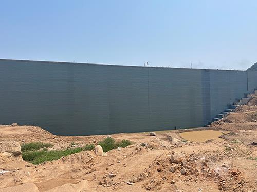 大河東水壩聚脲防水.jpg 大河東水壩聚脲防水.jpg